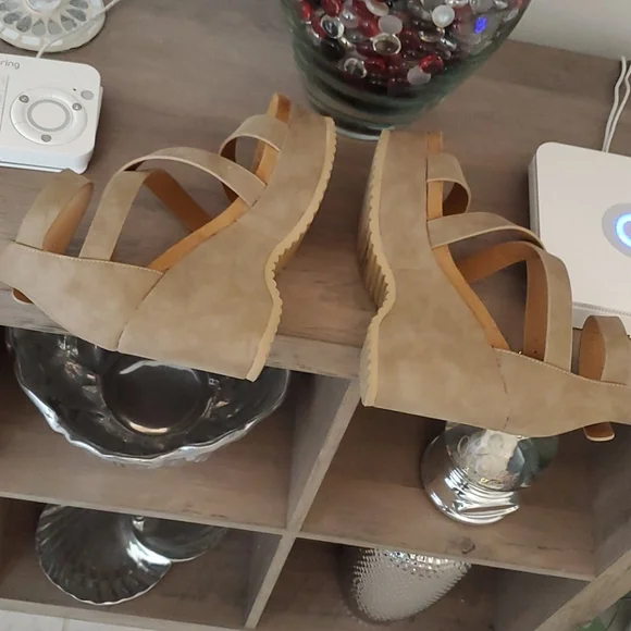 Charlotte Russe Faux suede Sandals NWOB 9/9.5 - Picture 6 of 7